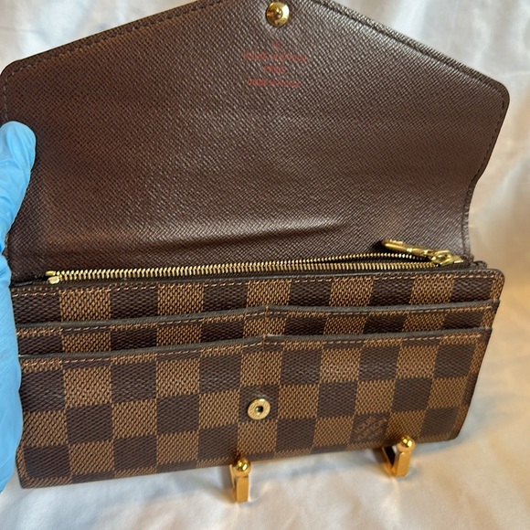 EUC: Louis Vuitton Sara Damier Ebene Long wallet. Very clean. Can use chain: - Picture 5 of 16